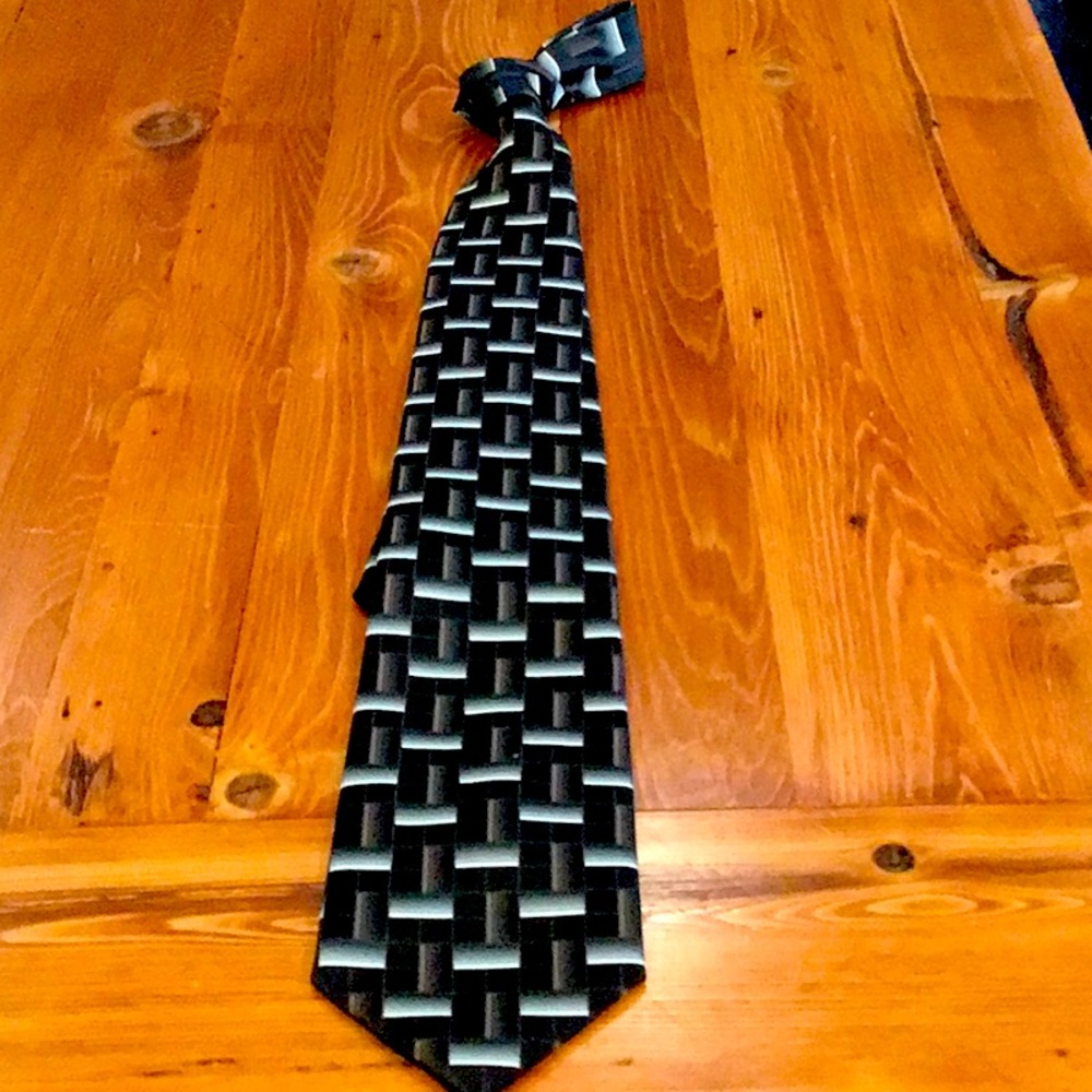 Gentlemens one tie needed